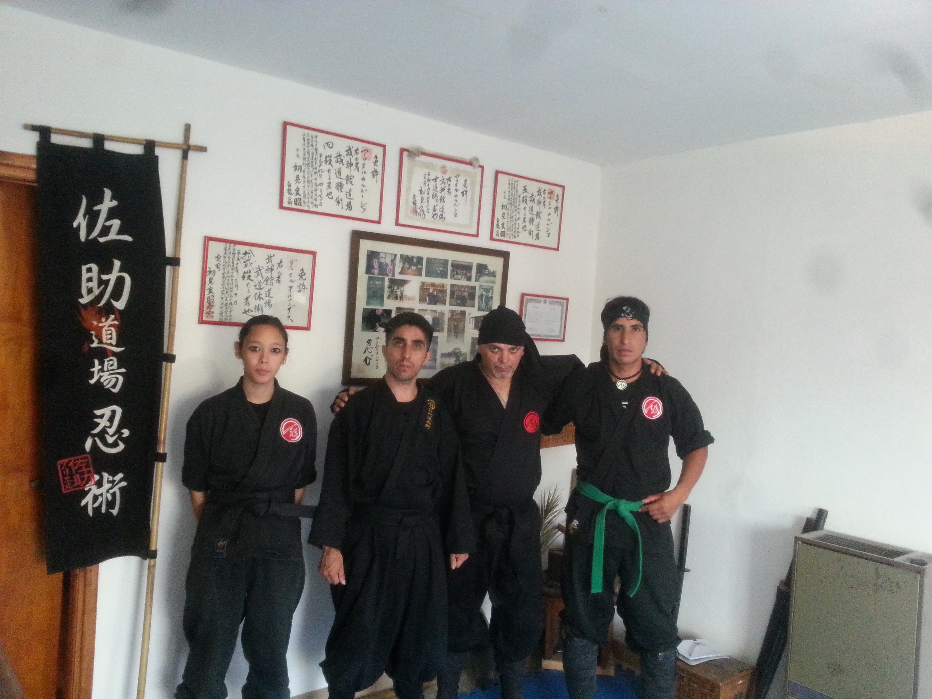 Año 2016 entrenando en Casa junto con alumnos y esposa.